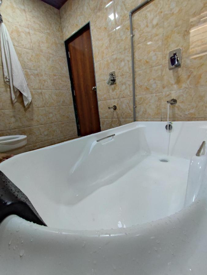 Hotel Starlit Navi Mumbai Exteriör bild