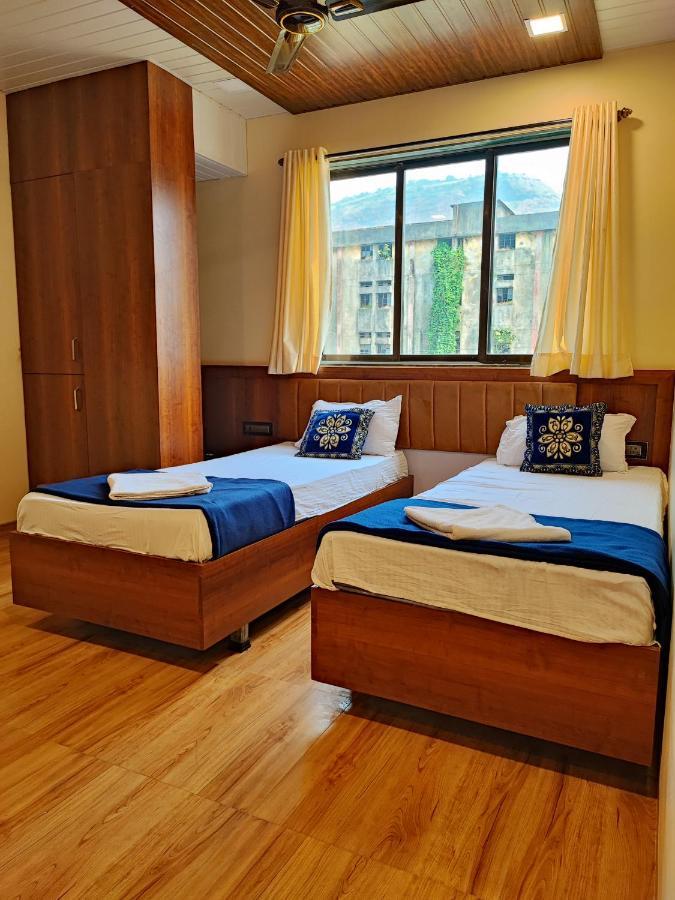 Hotel Starlit Navi Mumbai Exteriör bild