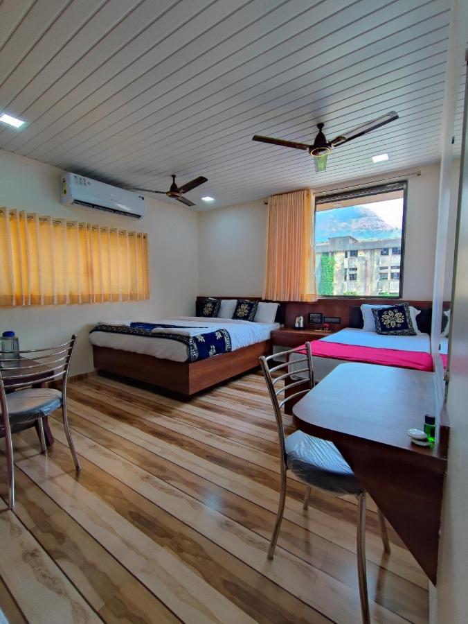 Hotel Starlit Navi Mumbai Exteriör bild